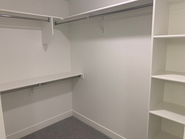 Building Photo - Beautiful Willow Point Townhome