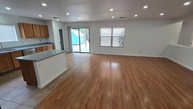 Building Photo - 15537 W Gelding Dr