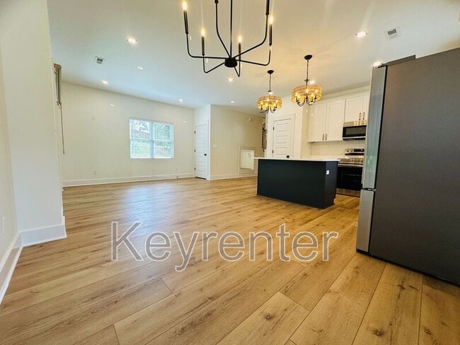 Building Photo - 1406 Lantana Ln NW