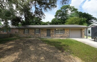 Building Photo - Valparaiso Ranch Home!