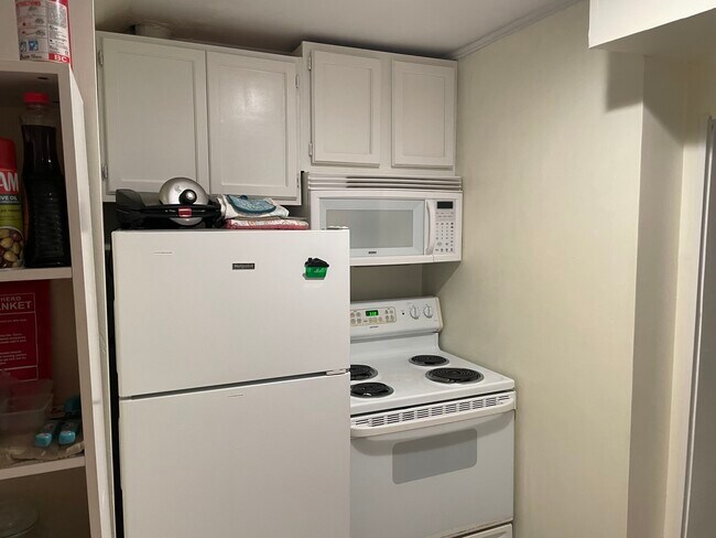 Building Photo - 29 10th Ave W