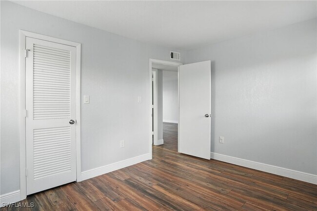 Building Photo - 170 Turtle Lake Ct