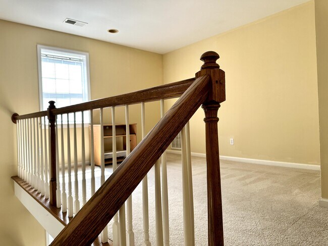 Building Photo - 109 Twin Oaks Ct