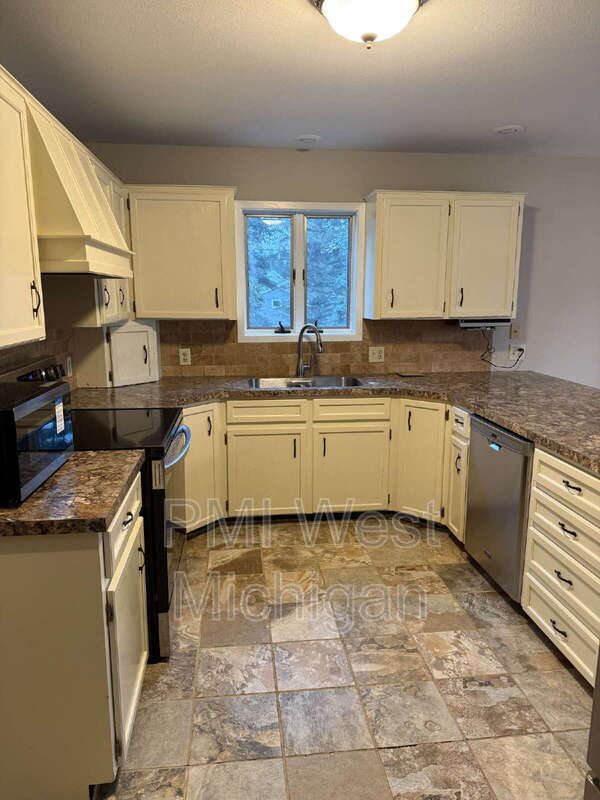 Building Photo - 513 24th Ave