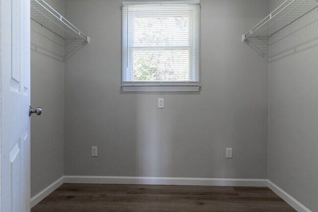 Building Photo - 566 Owl Nest Rd