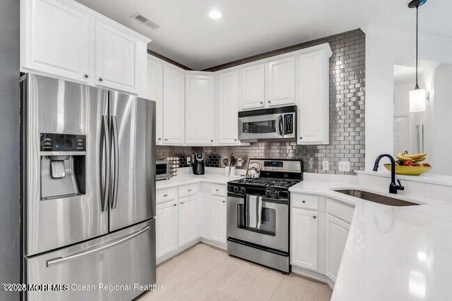 Building Photo - 22 Cooper Ave