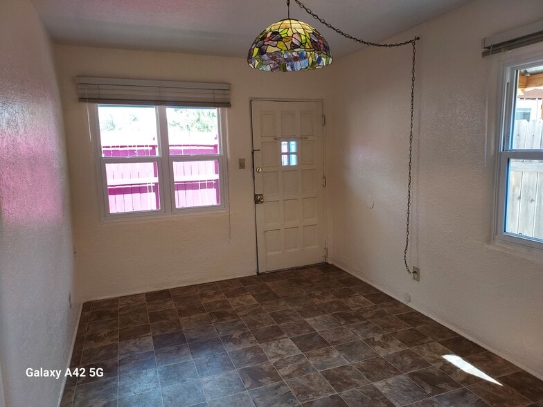 Building Photo - 417 Stanford Dr SE