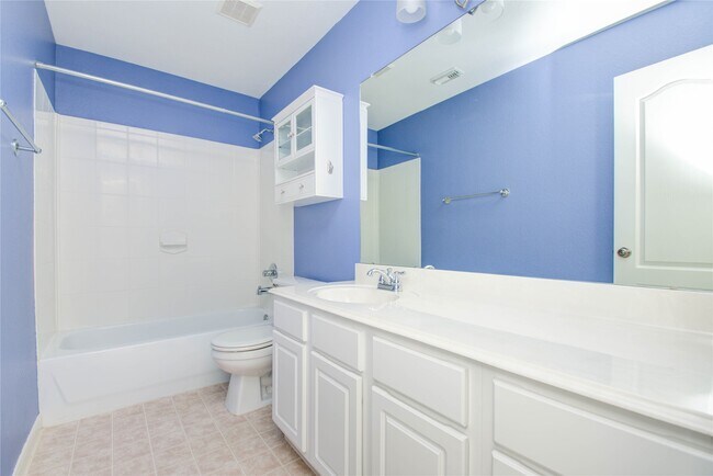 Building Photo - 16110 Limestone Lake Dr