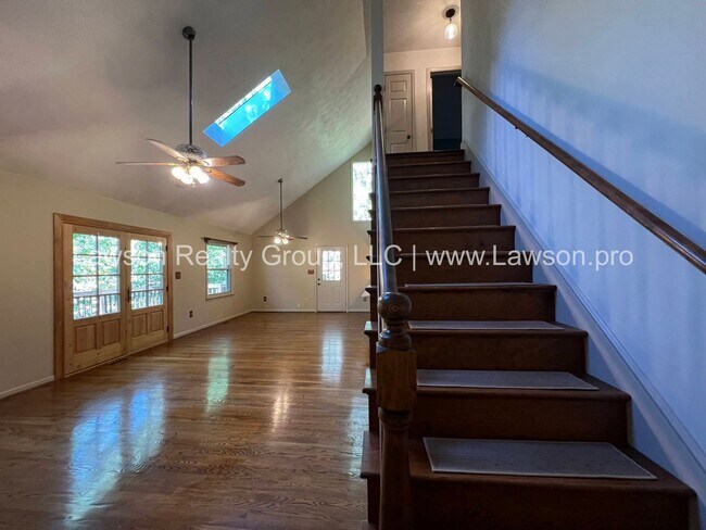 Building Photo - Nature Lover's Paradise-Easy Access to Vin...