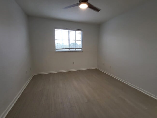 Building Photo - 2042 Alta Meadows Ln