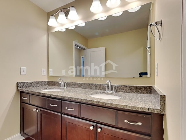 Building Photo - 1023 Monitor Ct