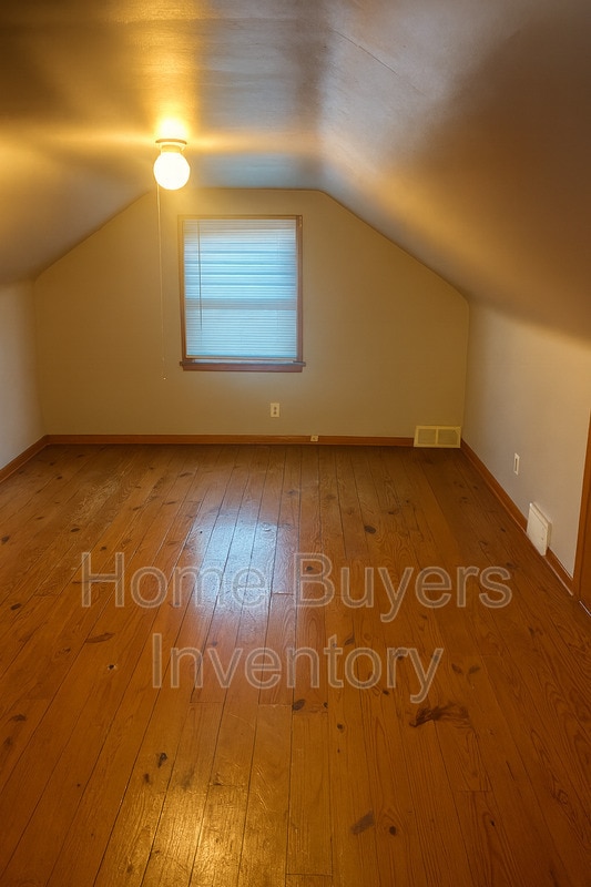 Building Photo - 2235 Ridgelawn Ave