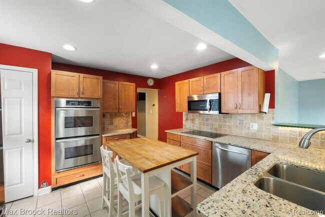 Building Photo - 3602 Elmhurst Ave