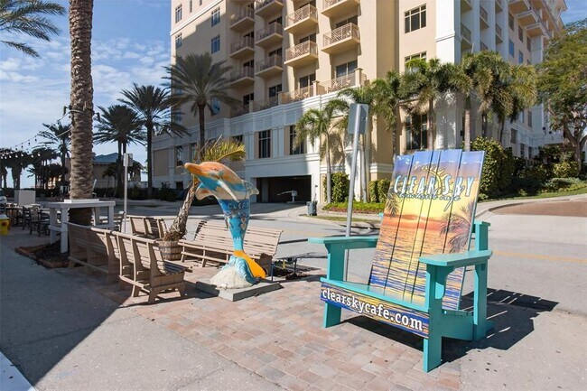 Building Photo - 741 Lantana Ave