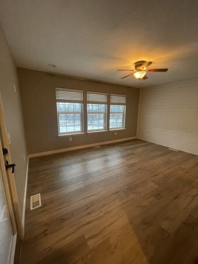 Building Photo - 1502 E Bogard Rd
