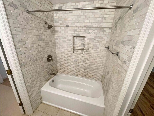 Building Photo - 1454 Hembree Station Dr