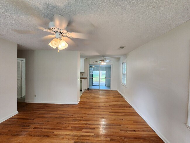 Building Photo - Coastal Charmer on IOP