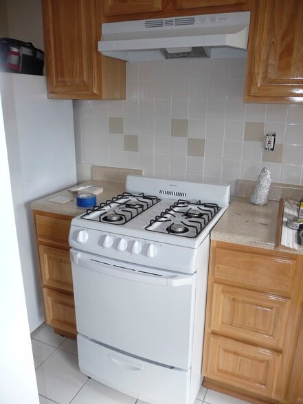 kitchen - 13 Revere Pl