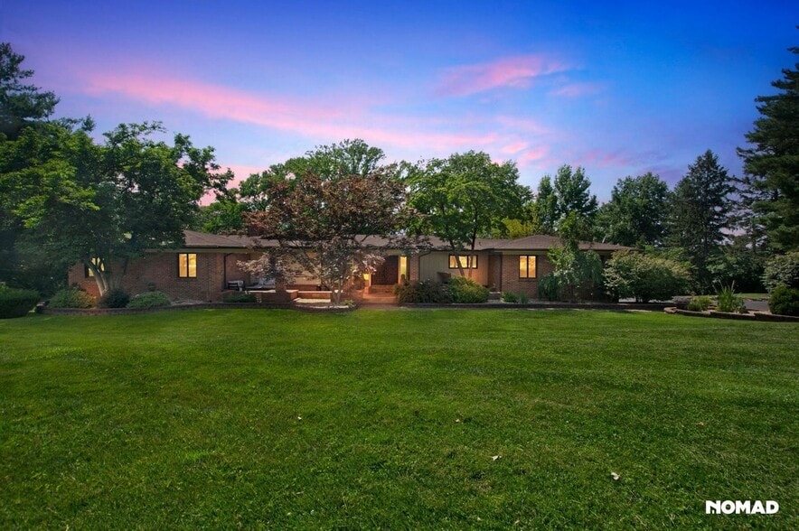 Building Photo - 139 Ladue Oaks Dr