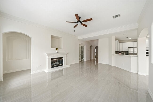 Building Photo - 5622 Lake Pl Dr