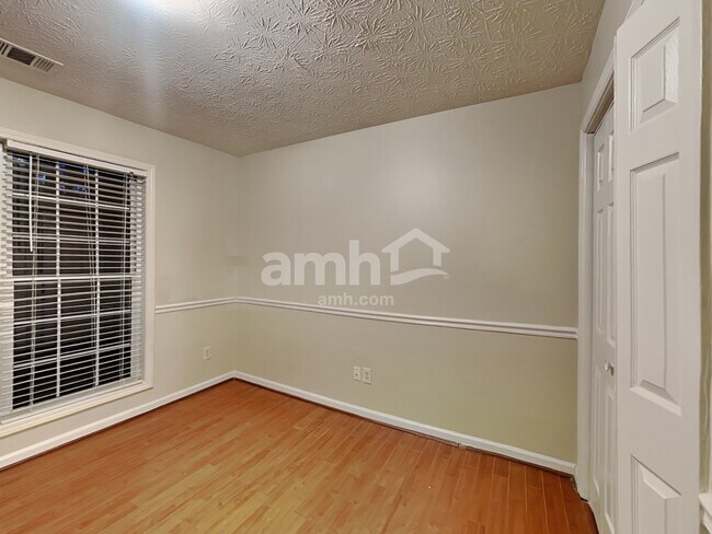 Building Photo - 670 Old Johnson Rd