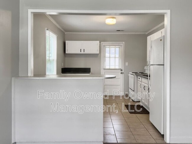 Building Photo - 5805 Chaucer Dr