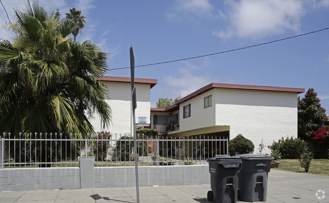 Building Photo - 1541 Russell St