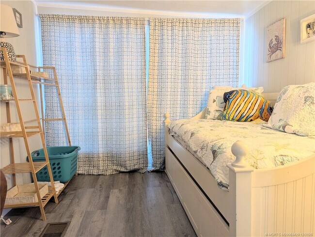 Building Photo - 438 Nettles Blvd