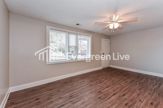 Building Photo - 5 Larkin Ct