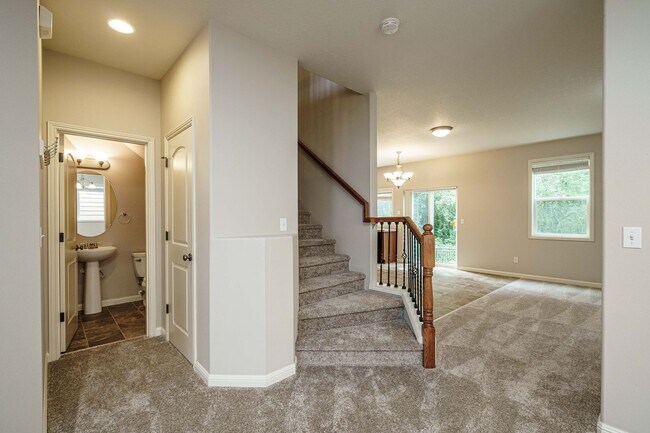 Building Photo - $500 Move In Special  4 Bedroom 2.5 Bath New Carpet and Fresh Paint