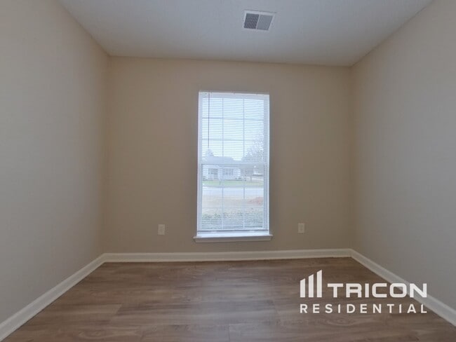 Building Photo - 1401 May Oak Cir