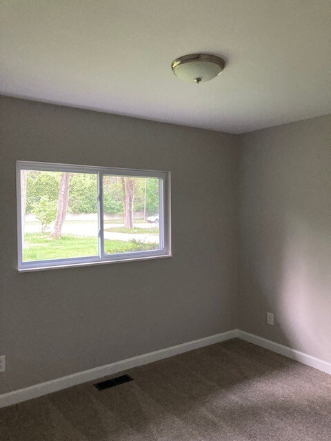 Building Photo - 25055 W 10 Mile Rd