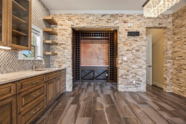 Building Photo - 2624 University Club Dr