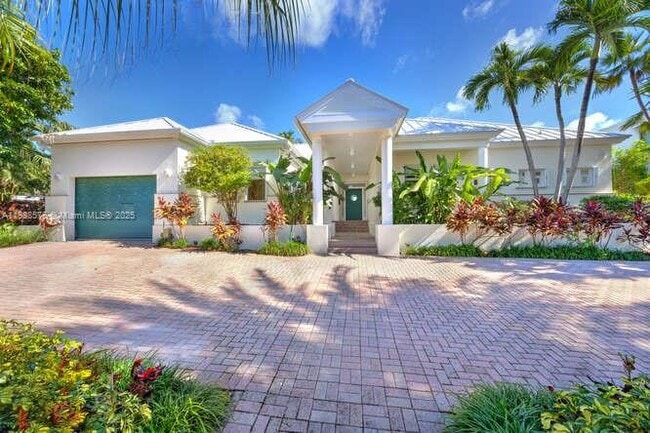 Building Photo - 621 N Mashta Dr