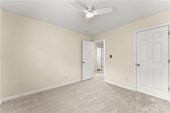 Building Photo - 5165 Sherwood Way