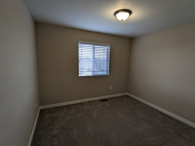 Building Photo - Luxury Open Concept Townhome in Quiet Littleton Neighborhood Complete with Mountain Views!