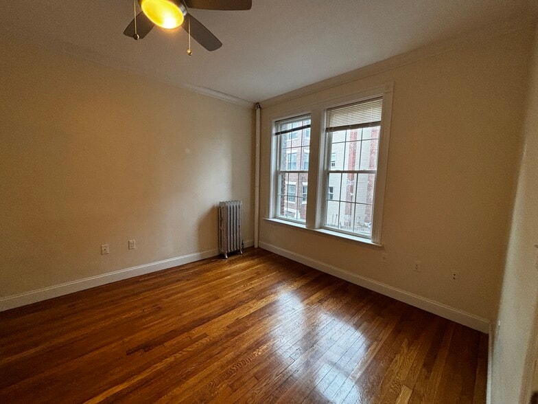 Building Photo - 18 Glenville Ave