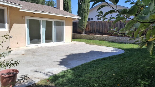 Building Photo - Livermore Magnolia, 3 Br. 2 Ba., Great Location Near Schools, Shops, Restaurants & Parks!
