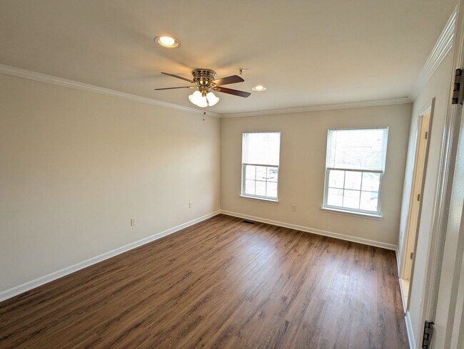 Building Photo - Renovated Townhouse in Frederick ready for...