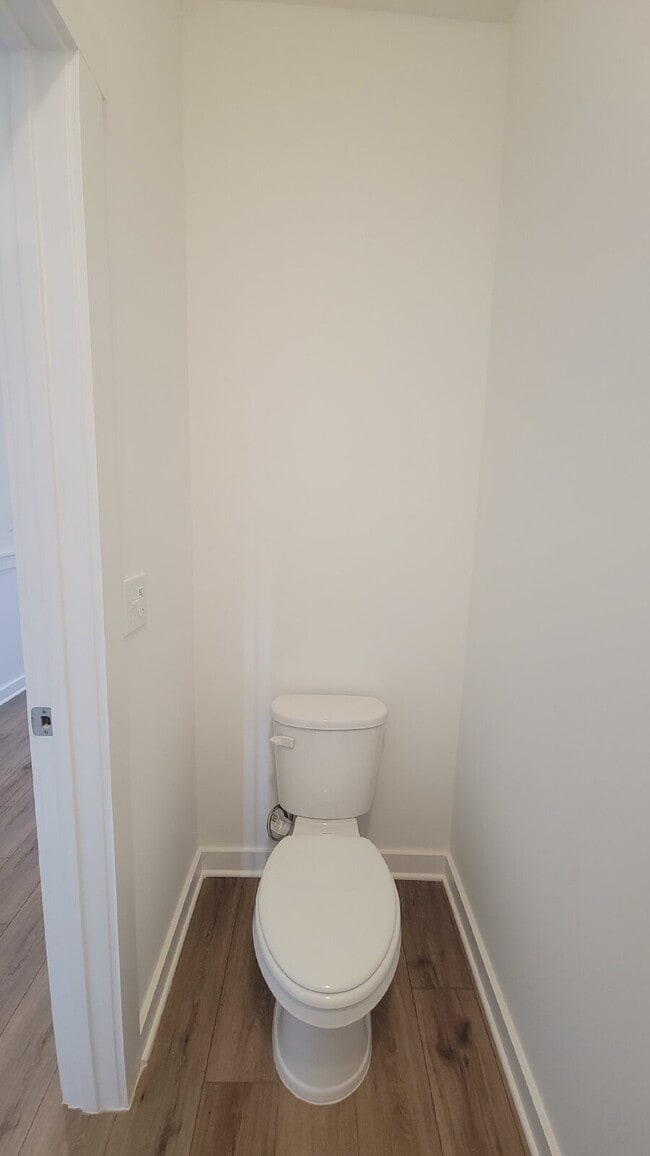 Building Photo - "Charming 3-Bed Oasis with Granite Elegance on Discovery Point Drive!"