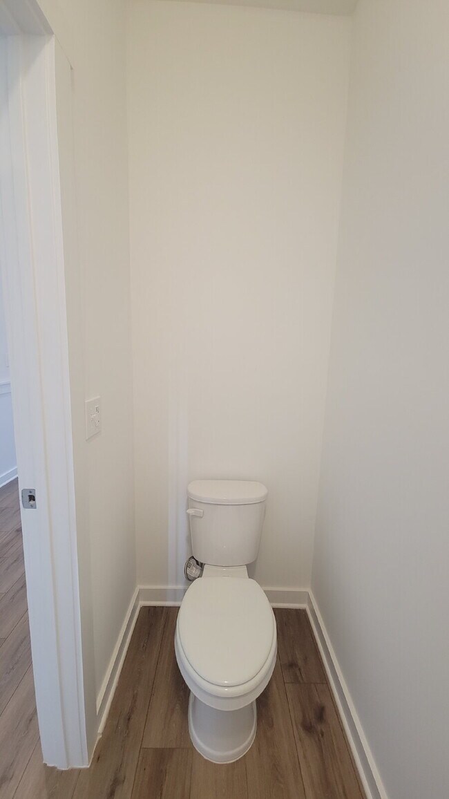 Building Photo - Section 8 Accepted!!! "Charming 3-Bed Oasis with Granite Elegance on Discovery Point Drive!"