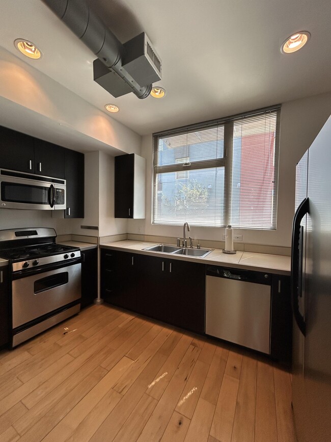 Building Photo - 339 Platinum St SW