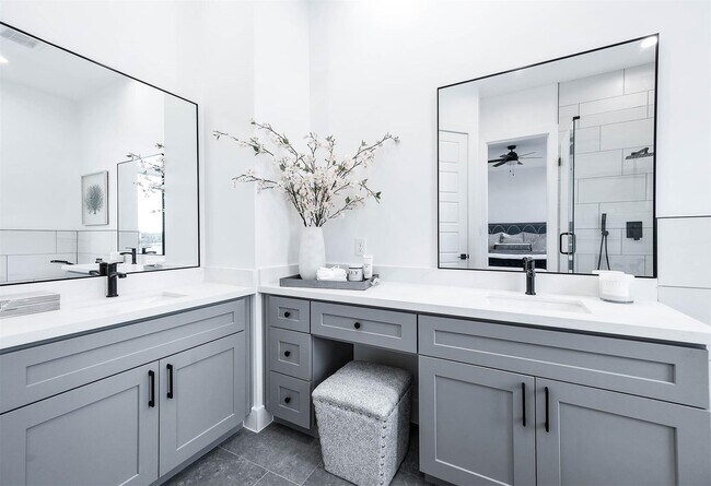 Building Photo - 3805 Coyle St