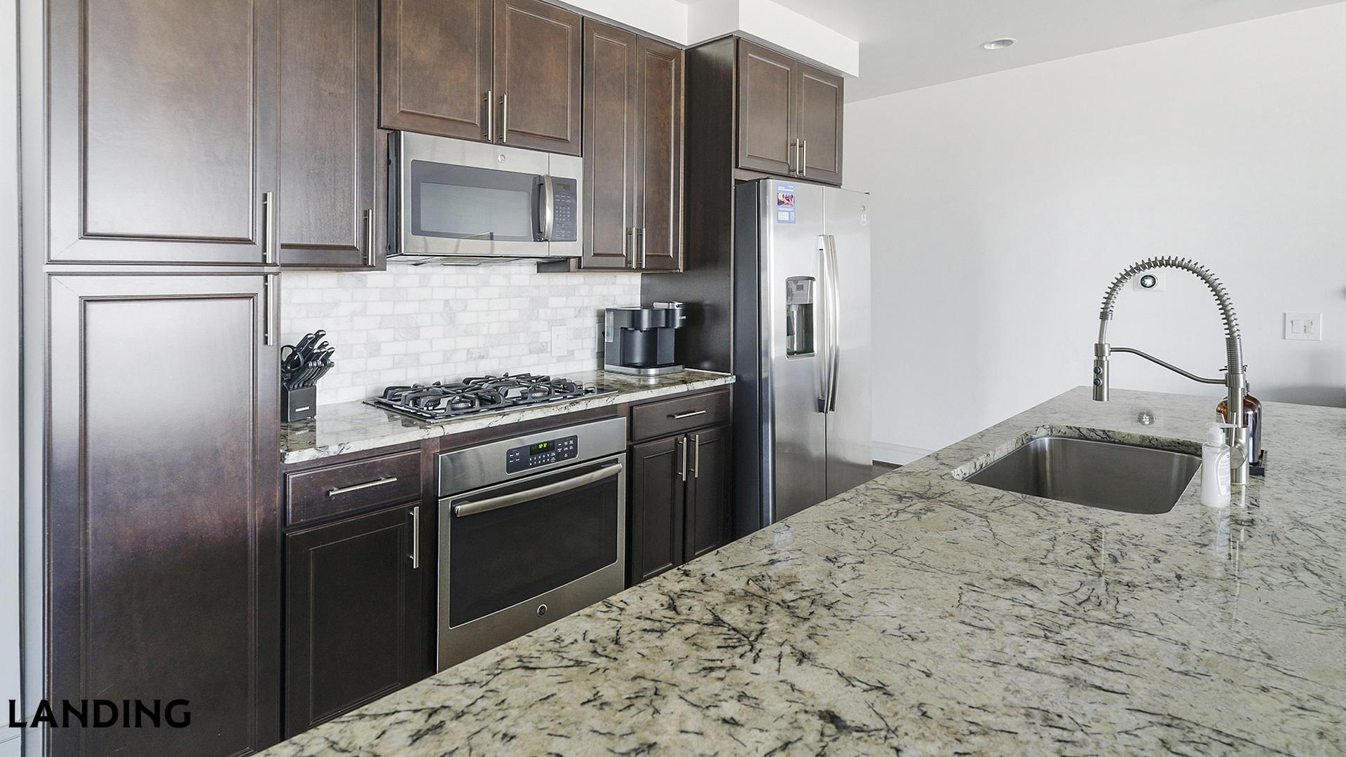 Building Photo - 777 Preston St