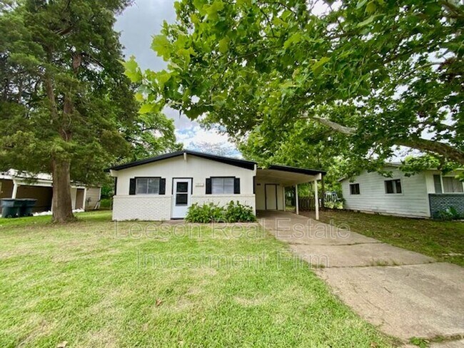 Primary Photo - 1311 Elsa Jane St