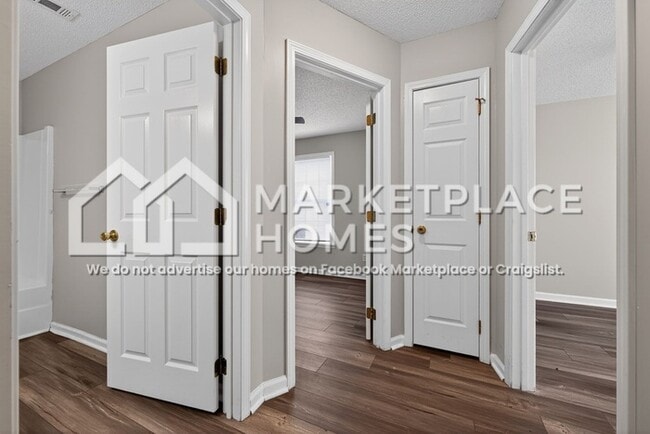 Building Photo - 1700 Crabtree Cir