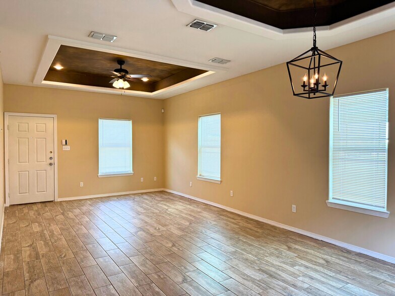 Building Photo - 3005 Basil Dr