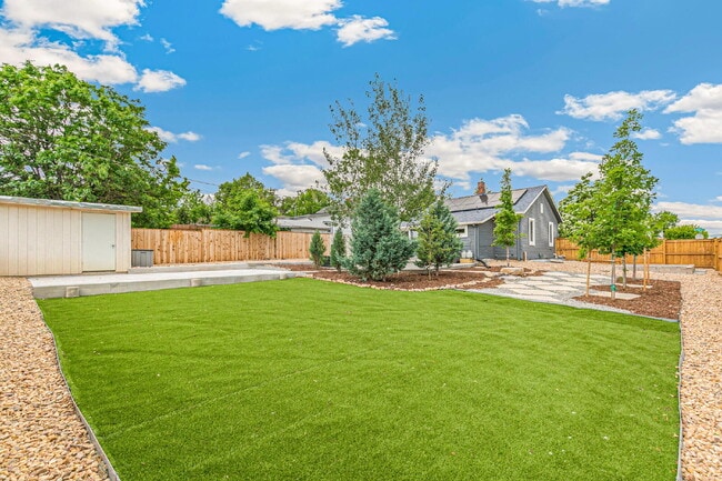 Building Photo - $2,595, 3-bed, 2-bath, located in Denver w...