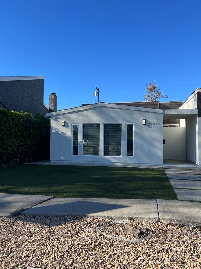 Building Photo - 2 Bedroom Modern Luxury, Valley Village