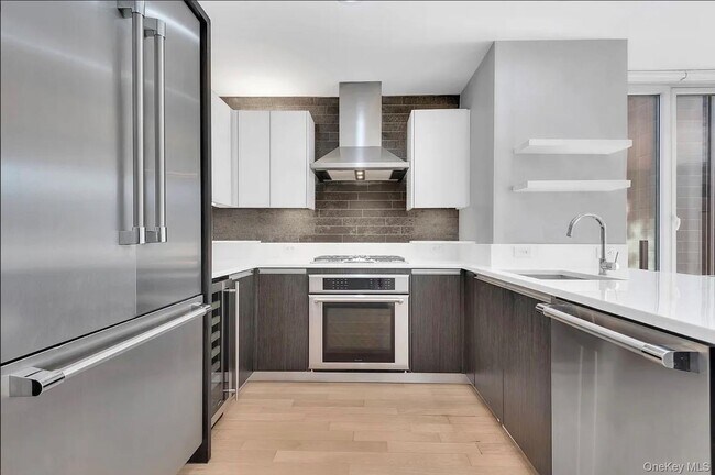Building Photo - 247 W 46th St